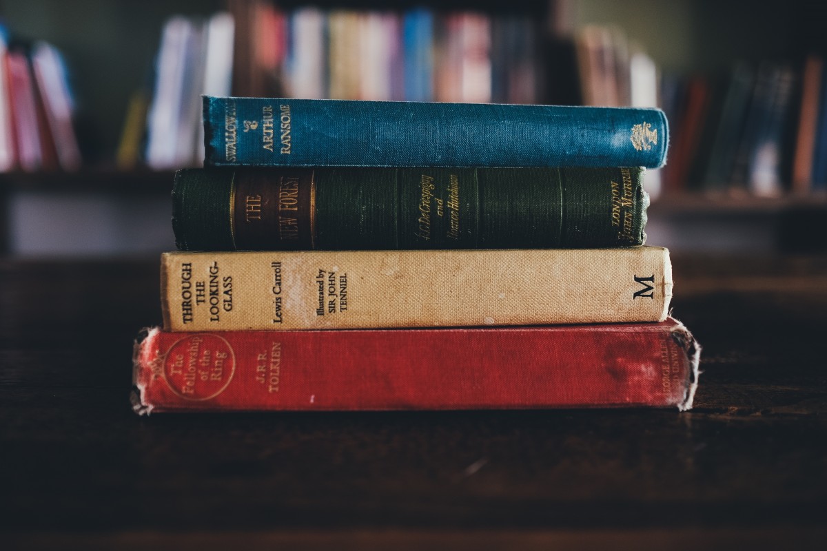 books_library_through_the_looking_glass_jrr_tolkien_library_books_education_learn_literature-533646.jpg!d
